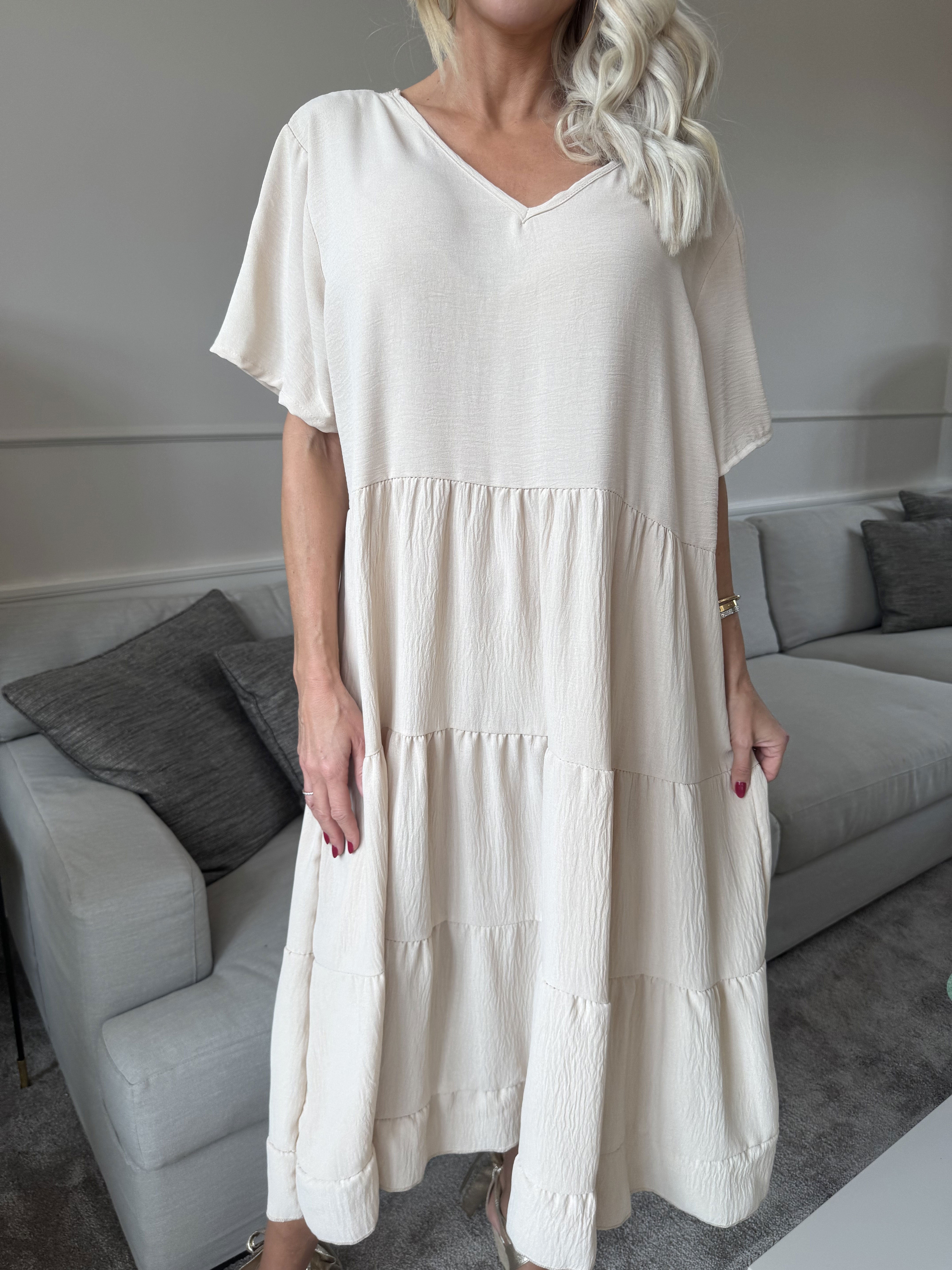 Shayna - Tunikakjole i viskose med broderet detaljer på ryggen